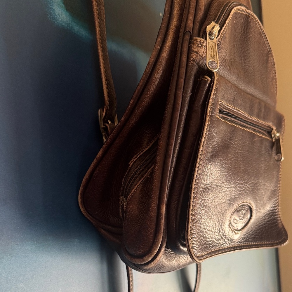 Leather Ranch convertible sling backpack - Picture 4 of 6